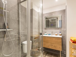 Bathroom - Spacious apartment, historic city center - 4 guests (Saint-Lô)