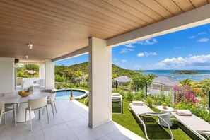 Outdoor dining - Vrbo Property (Saint Martin)
