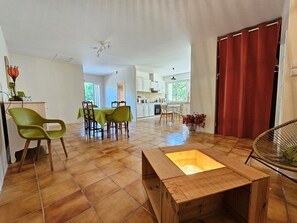 Interior - Detached villa in green setting - 6 guests (Léon)