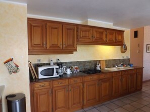 Fridge, microwave, oven, dishwasher - Peaceful villa with pool, pets welcome - 8 guests (Vielle-Saint-Girons)