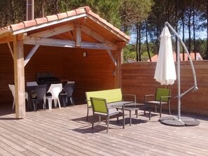 Outdoor dining - Calm villa, pets welcome - 6 guests (Léon)