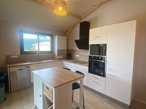 Fridge, microwave, oven, stovetop - Villa with pool, WIFI - 8 guests (Vielle-Saint-Girons)