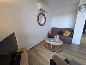 Living area - Apartment with air conditioning, terrace - 3 guests (Lumio)