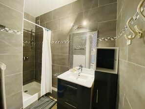 Bathroom - Charming T2 with terrace view - 4 guests (La Grande-Motte)