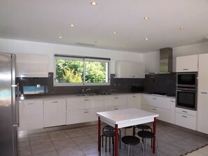 Fridge, microwave, oven, dishwasher - Villa with pool and air conditioning - 8 guests (Vielle-Saint-Girons)