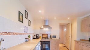 Private kitchen - Charming and bright country cottage - 4 guests (Saint-Philbert-du-Peuple)