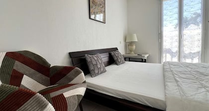 House with parking, pets allowed - 4 guests