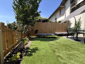 Outdoor dining - House with parking, pets allowed - 4 guests (Léon)