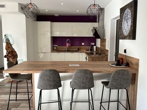 Fridge, microwave, oven, stovetop - Modern and spacious house - 6 guests (Vielle-Saint-Girons)