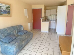 TV - Beautiful apartment with garden - 6 guests (Le Grau-du-Roi)