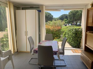 Dining - Beautiful apartment with garden - 6 guests (Le Grau-du-Roi)