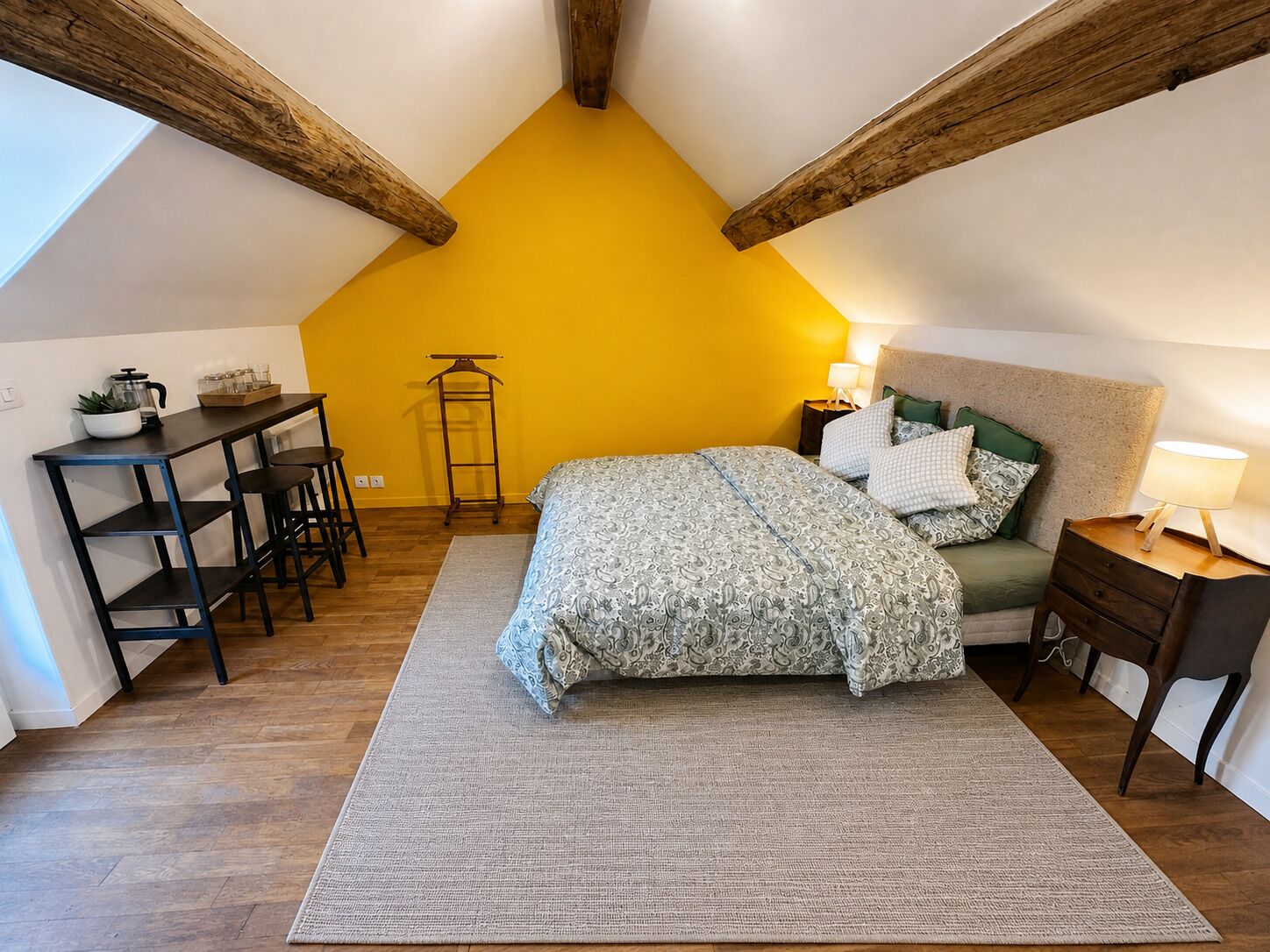 Free WiFi, bed sheets