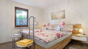 WiFi, bed sheets, wheelchair access