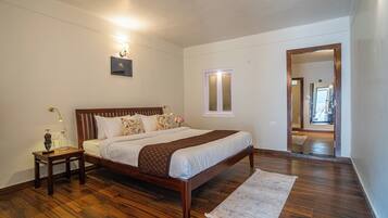 Deluxe Apartment, Lake View | Iron/ironing board, free WiFi