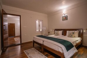 Deluxe-Apartment, Seeblick | Bügeleisen/Bügelbrett, kostenloses WLAN