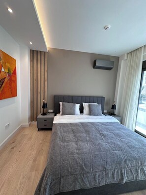 Egyptian cotton sheets, premium bedding, down duvets, memory-foam beds - Alimos Escape 1 (Alimos)