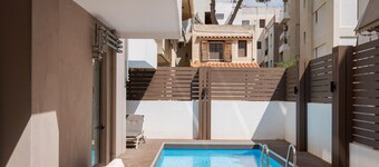 Alimos Escape 1