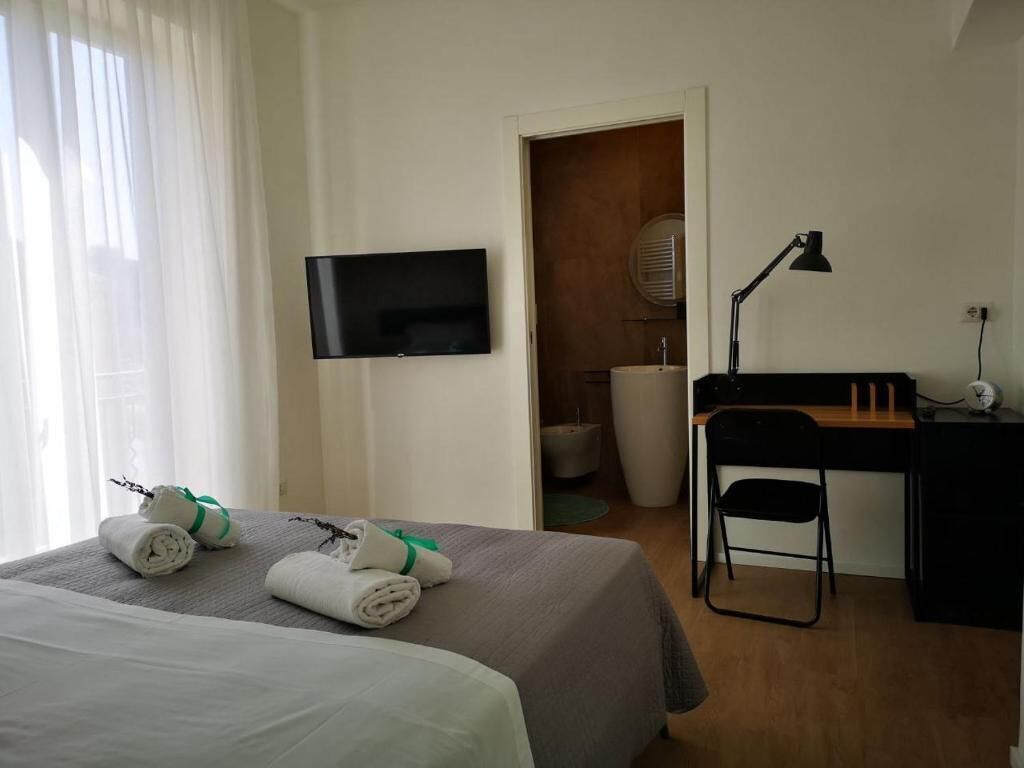 Comfort Triple Room, City View