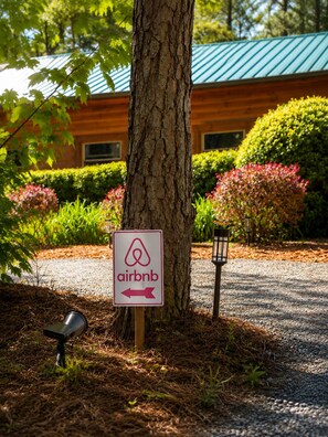 Exterior detail -     Whispering Pines Cozy Cabin Suite Retreat Near Jordan Lake and Pet Friendly (New Hill)