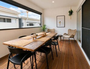 Dining - Spacious 4BR Near Kings Beach + Parking (Sunshine Coast)