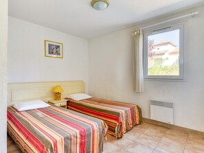 3 bedrooms, bed sheets - 8-guest House Near Mountain Trails (Homps)