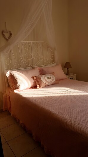 WiFi, bed sheets - Apartment '6' with Sea View, Wi-Fi, and Air Conditioning (Fanari)