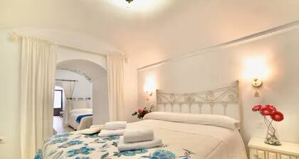 Sleep In A Luxury Cave House With Sunny Terrace - Cueva Los Mosaicos, Guadix