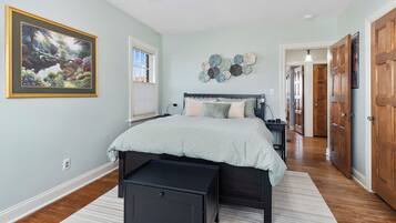 2 bedrooms, desk, iron/ironing board, free WiFi