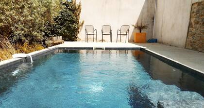Very Chic Townhouse with Pool and Garage