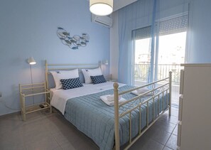 Iron/ironing board, WiFi, bed sheets - Sandra Seafront Apartment by RentalsPro - Moudania Halkidiki (Nea Moudania)