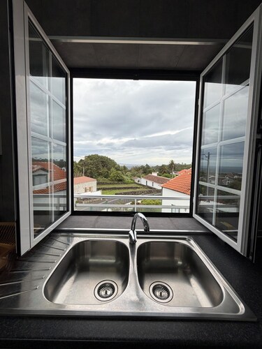 Casa do Horizonte - Family-Friendly Apartment with Ocean & Mountain Views