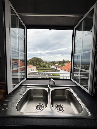 Casa do Horizonte - Family-Friendly Apartment with Ocean & Mountain Views