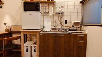 Cabin, 2 Bedrooms | Private kitchen