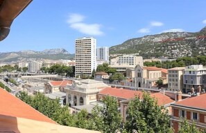 View from property - Intimate studio near train station (Toulon)