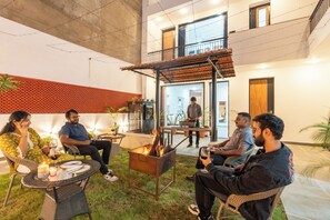 Outdoor dining - Alaya Stays Ramalaya Room with balcony (Jaipur)