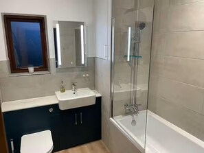 Duschwanne, Komfortbadewanne, Handtücher