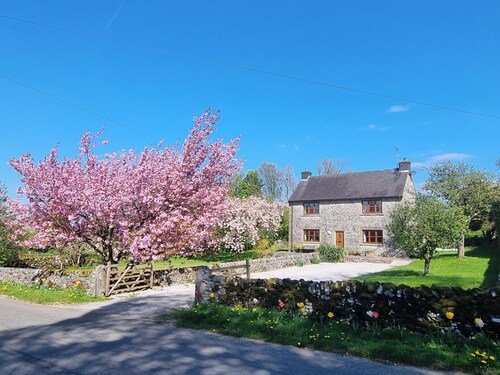 Beautiful Four Bedroom Peak District Home