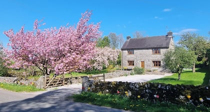 Beautiful Four Bedroom Peak District Home