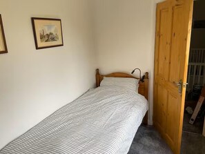 4 bedrooms, free WiFi, bed sheets - Beautiful Four Bedroom Peak District Home (Buxton)