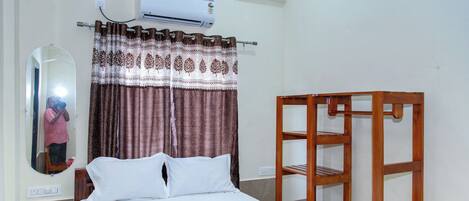 Romantic Double Room | Desk, laptop workspace