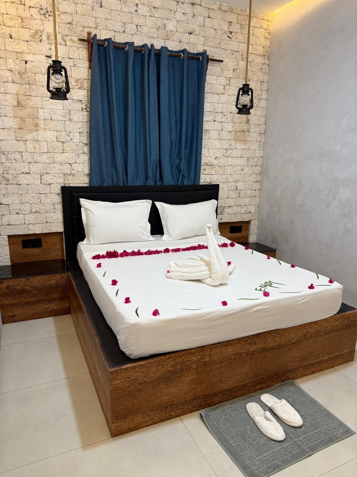 Apartamento luxo, vista para a piscina | Cofres nos quartos, cortinas blackout, ferros/tábuas de passar roupa