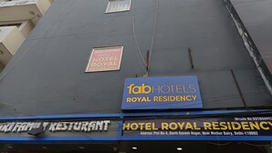 A building with signs for 'fabHOTELS ROYAL RESIDENCY' and 'HOTEL ROYAL RESIDENCY.' - Hotel Royal Residency (New Delhi)