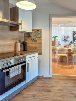 Private kitchen - LIVU Admiral: 130sqm apartment | an old town dream + roof terrace (Wismar)