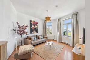 Living area - LIVU Admiral: 130sqm apartment | an old town dream + roof terrace (Wismar)