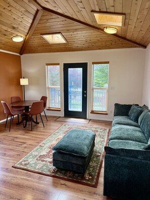 Living area - New! Peace Perch - Sweet Neighborhood, Deck, Yard, Pet Friendly (Arcata)