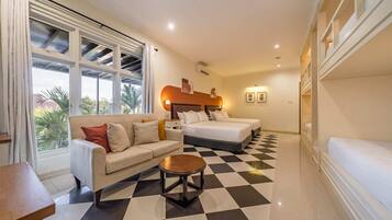 Family Suite | Desk, laptop workspace, free WiFi, bed sheets