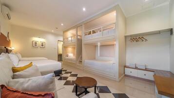 Family Suite | Desk, laptop workspace, free WiFi, bed sheets