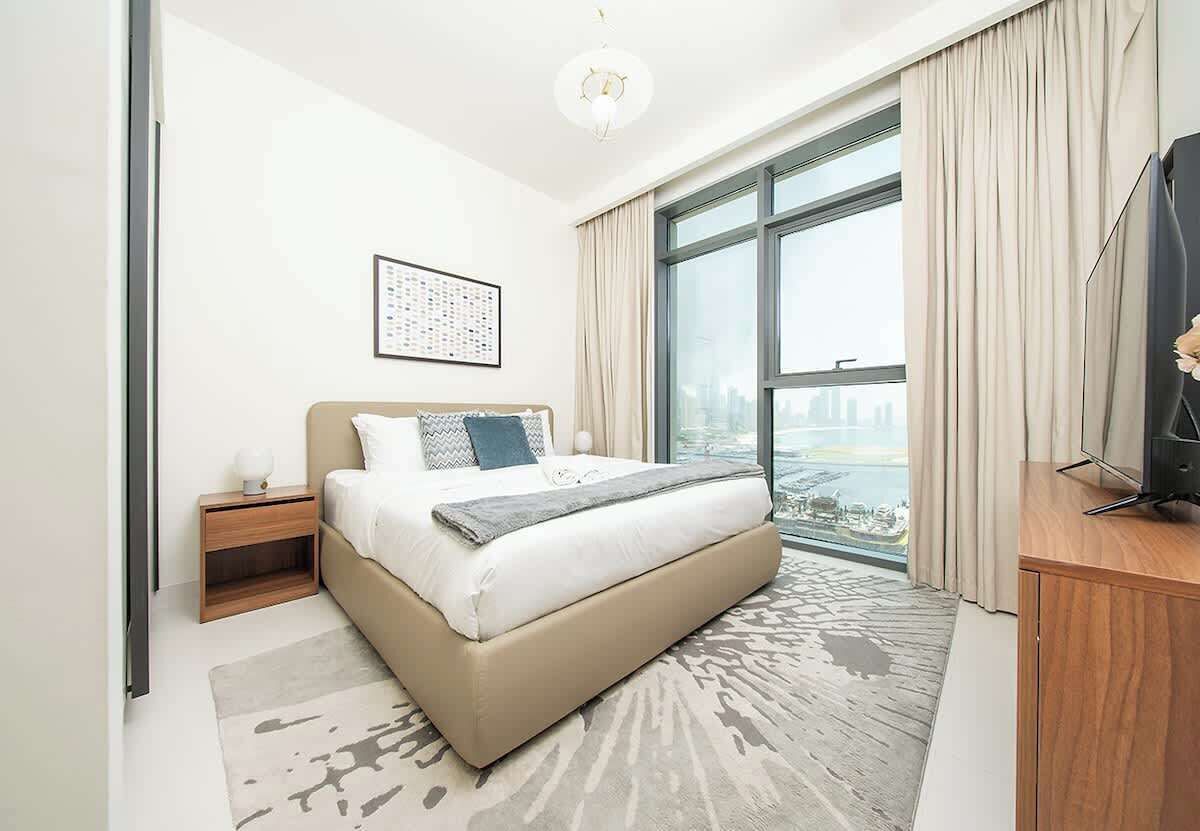 4 bedrooms, iron/ironing board, WiFi (free), bed sheets