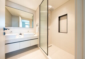 Doccia, asciugacapelli, bidet, asciugamani