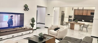 Vin Rouge- Modern Design suite